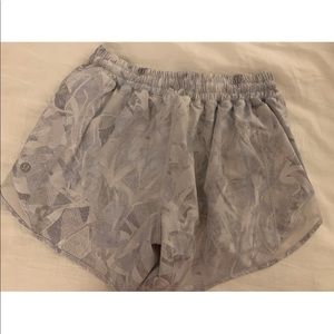 lulu lemon patterned shorts